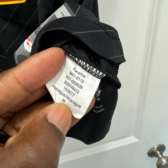 Lebron James Fanatics NBA Cavaliers 23 Statement Jersey - Picture 7 of 9